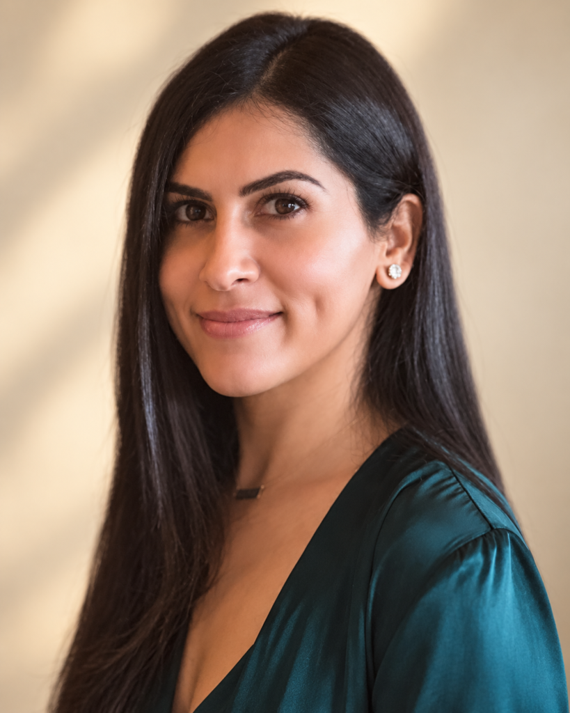 Retrato de Zahra Rawjee, abogada principal de Progresso Legal Group